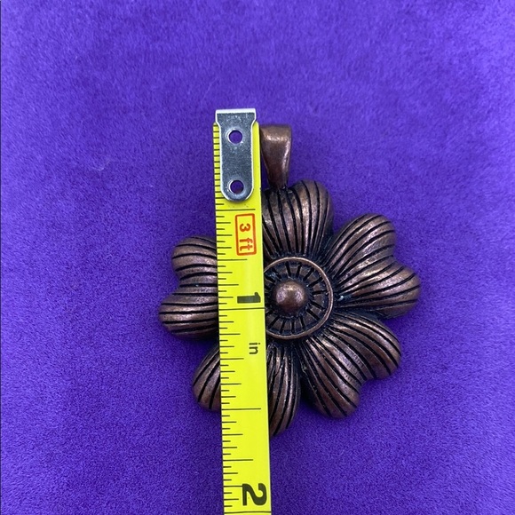 💛 Copper Flower Pendant Necklace - Picture 4 of 5